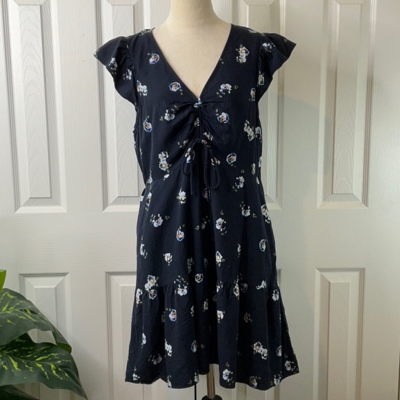 Universal Thread - Women's Flutter Short Sleeve Mini
Skater Dress Size L - Picture 4 of 12